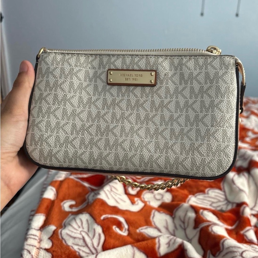 Michael Kors Cream Patterned Wristlet